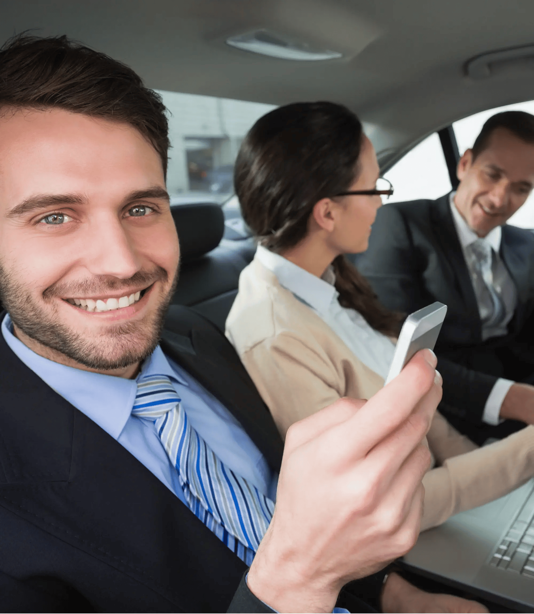 Transporte van para grupos, ideal para viajes familiares o traslados corporativos